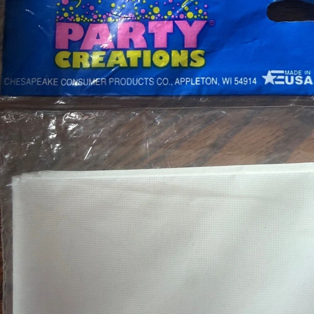 90s Party Creations Santa Christmas Plastic Tablecloth 54x96